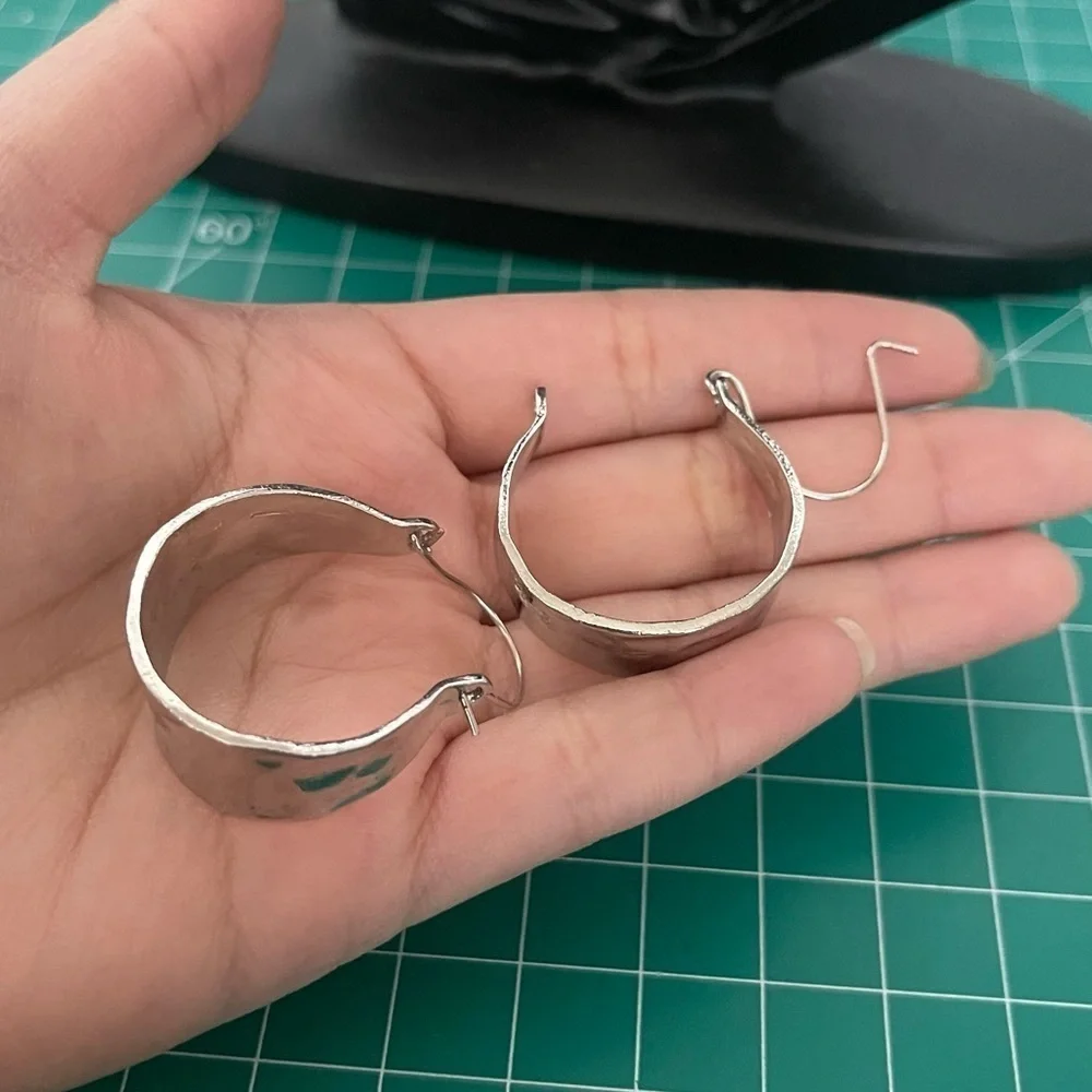 N/A these earrings